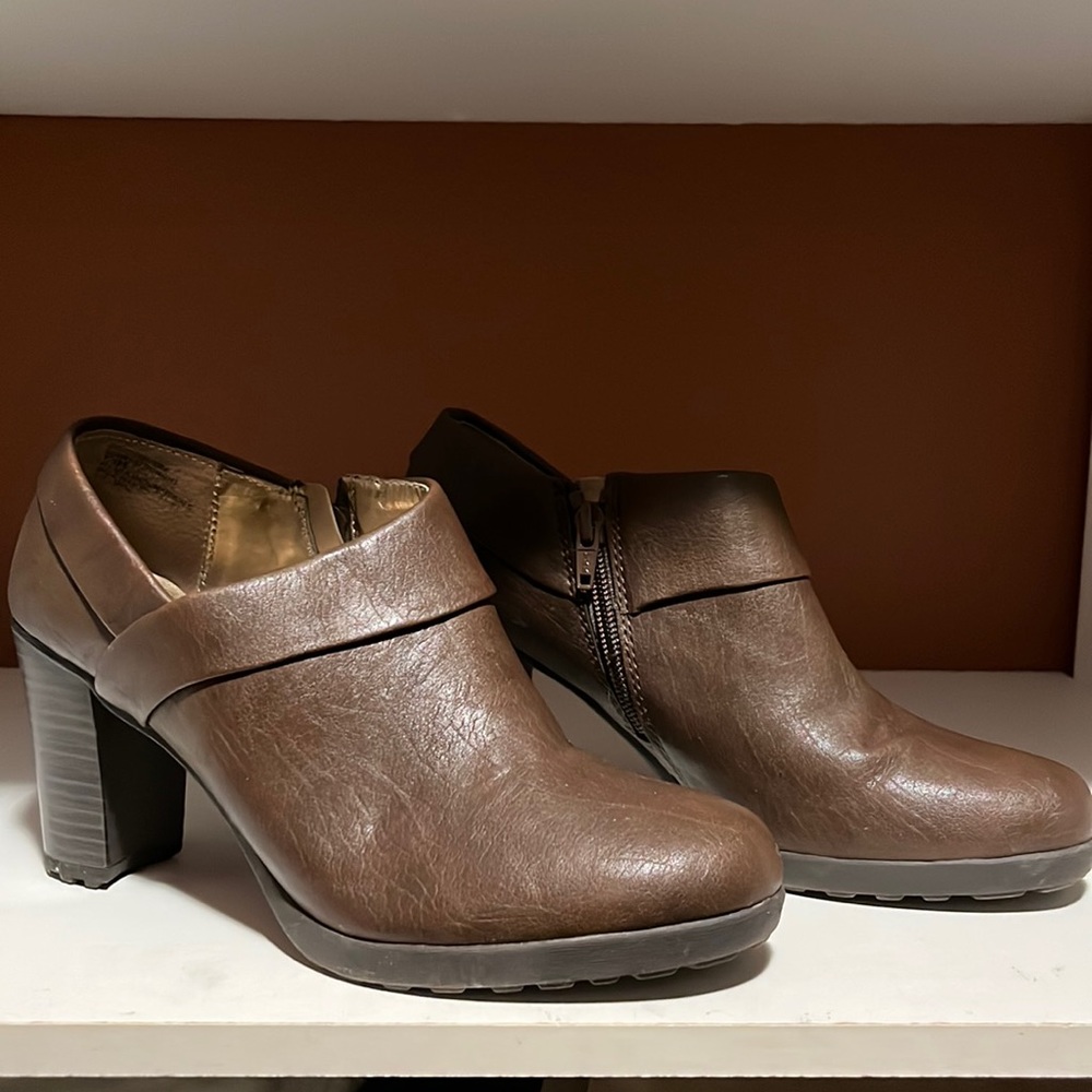 Cliffs by White Mountain, Size 7.5, Brown